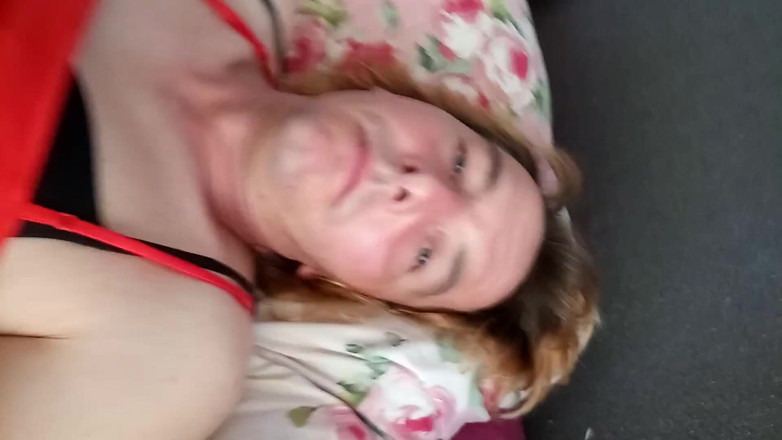 Leatransteen: Cum in red satin