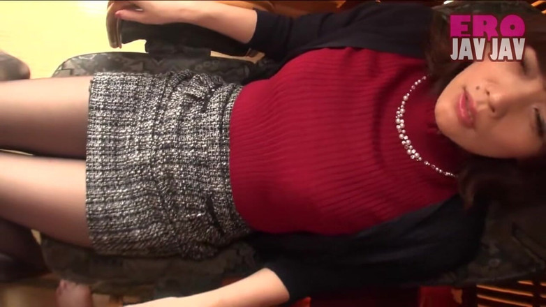 Eros-JavJav: Mogli inattiv. Chikako sveglia il brivido tranquillo dei pomeriggi proibiti....