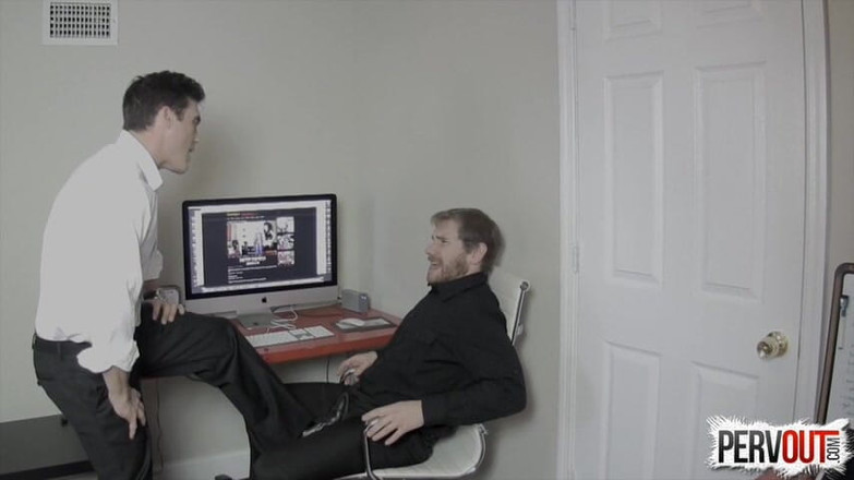 ManUpFilms: Elle se fait prendre en train de au travail