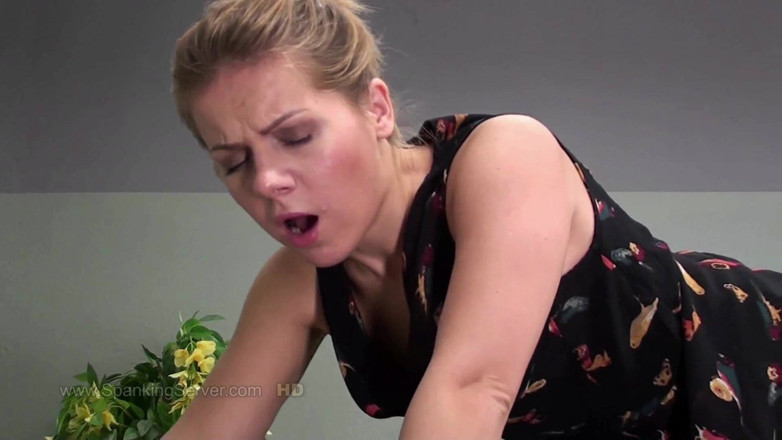 Spanking Server: Sasha butt whip