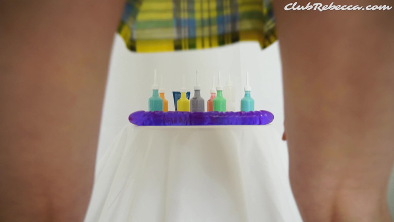 Rebecca Vanguard: Blowjob dildo gergasi dan memancut pt1