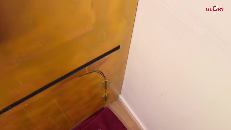 GLORYHOLEGAYS: Mladý tlustý penis exploduje u gloryhole hrubým trojitým orgasmem