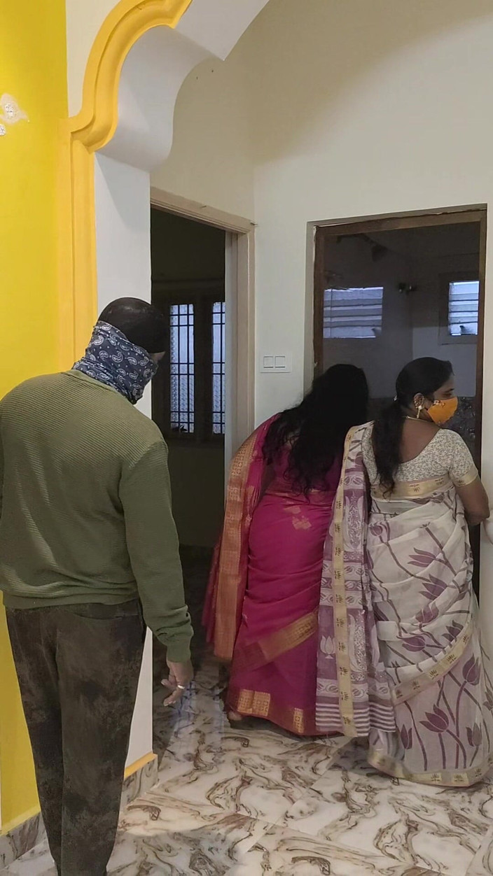 Thesana: Penyewa baru ngentot ibu kos pemilik rumah