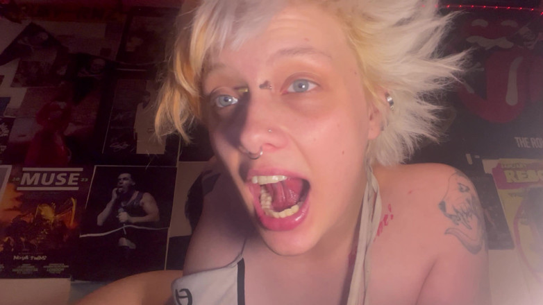 Glitterqueen1999: Ragazza gotica senza trucco tour della bocca! Denti lingua 