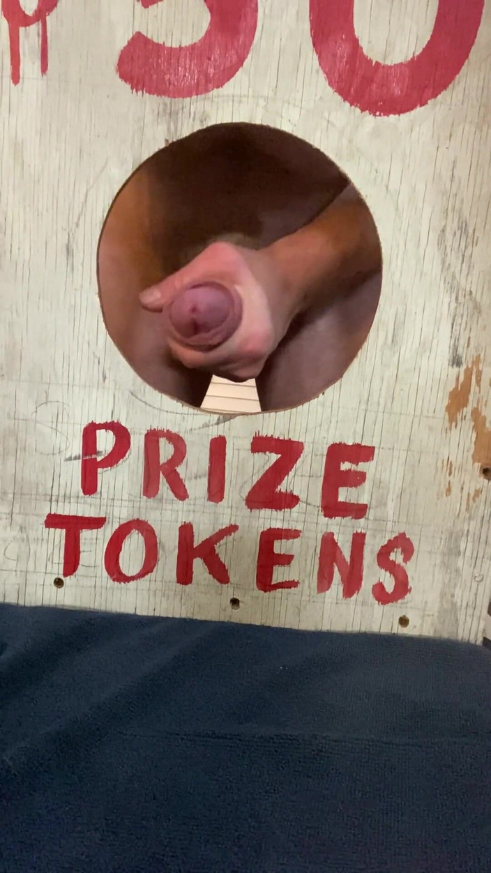 RealBigDill: Aku lagi pamer kostum halloweenku sama brandy &amp; tina si cewek...