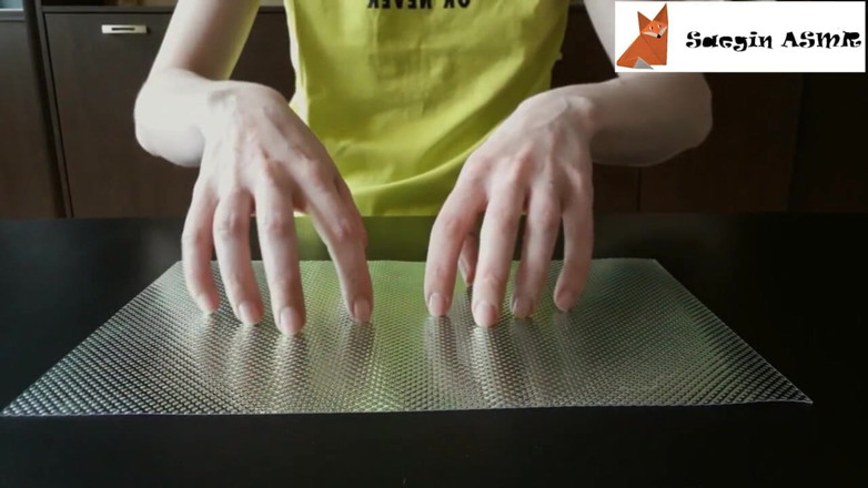 Saegin: 1[ASMR] Scratching textured sheets (no talking)