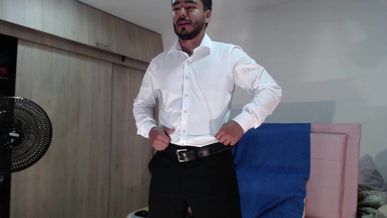 Tommhot: Táta masturbuje a stříká po příchodu domů z kanceláře