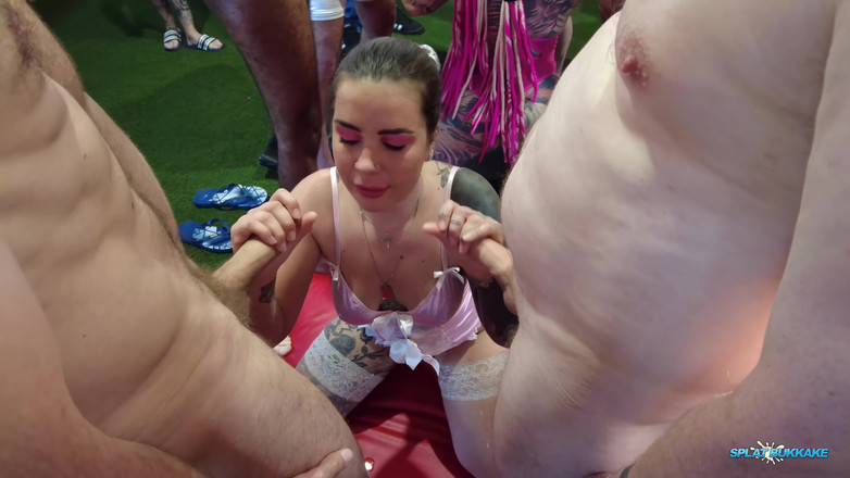 UkXXXpass: Si jalang tebal bertatu comel Dapat Setiap Titisan Air Mani...