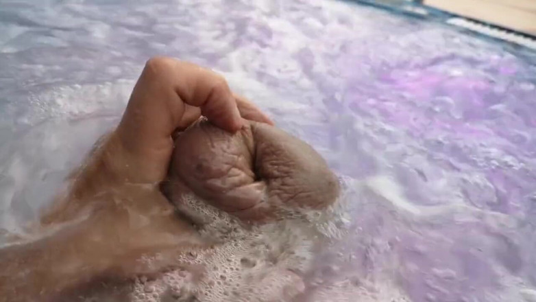 Monster_Meat_: Cuming in jacuzzi