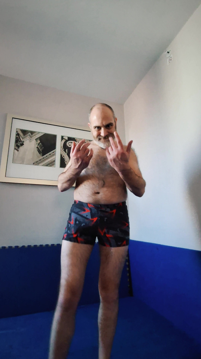 Punchbagplz: La Démonstration Finale Sur Les Tapis De L’hôtel