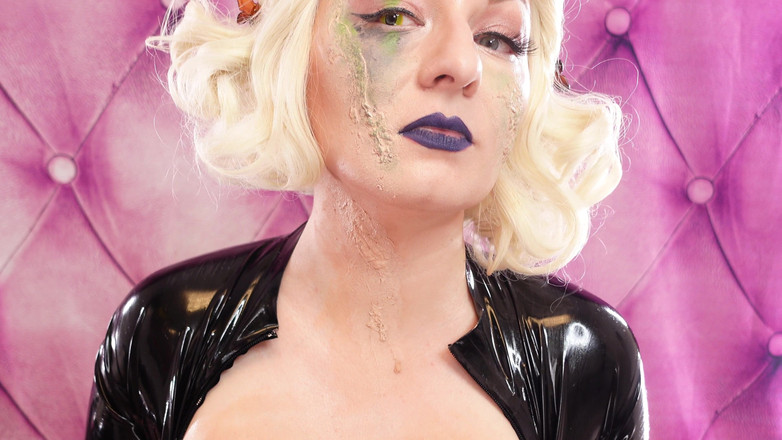 Arya Grander: Make-up s jizvami v procesu - s kapalinou latexu a bavlněným. (Arya...