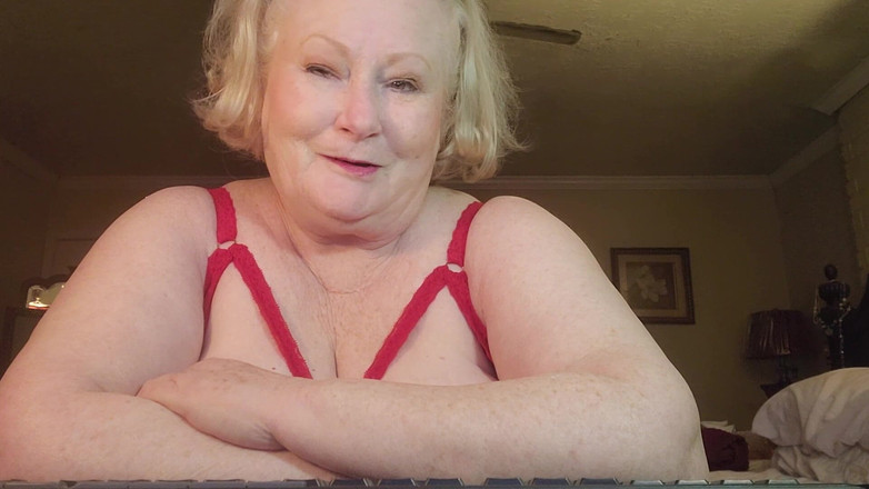 terrytowngal: Nenek binal favoritmu lagi ngomong jorok