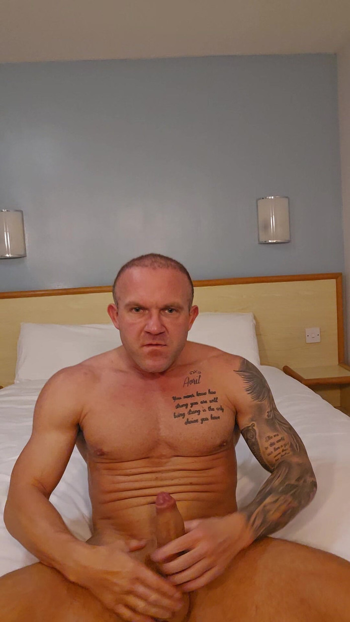 Troy White UK: Enorme polla, enorme corrida en solo