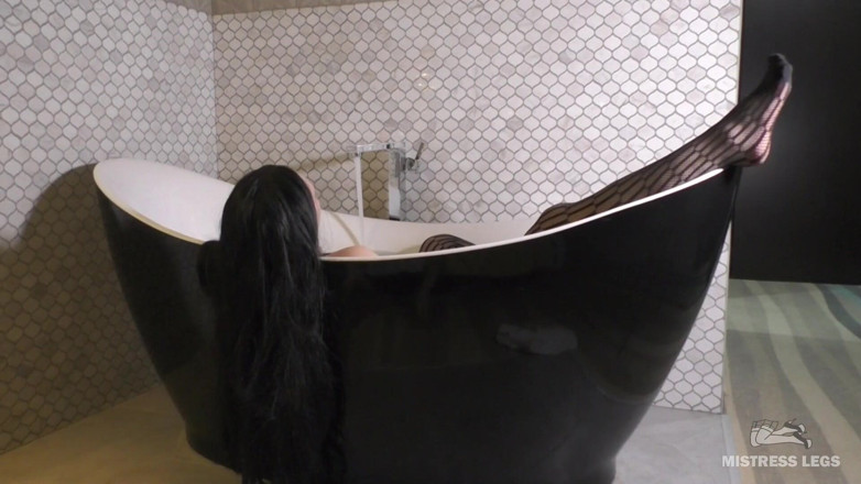 Mistress Legs: Mistress legs in black fishnets in bath tease and ignore