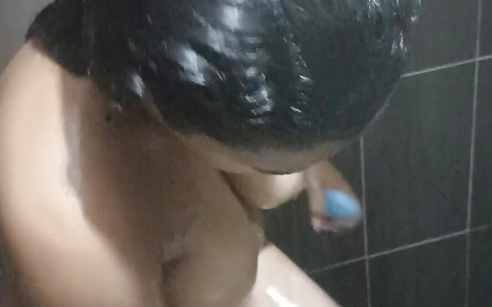 Pikaa6: Ngobrol sama pacarku waktu dia lagi mandi