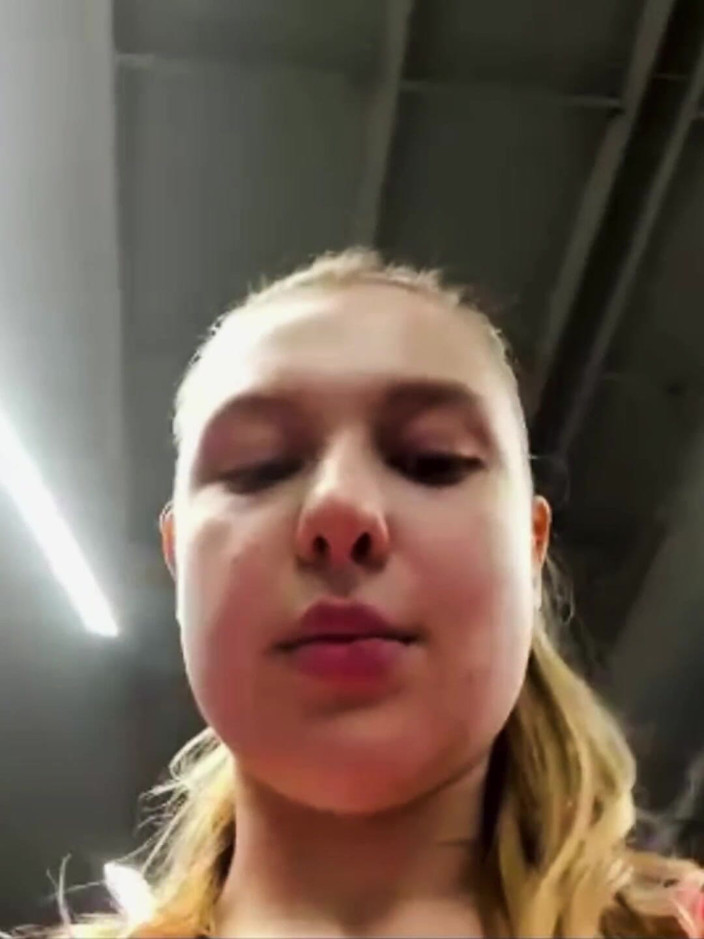 JuiceLussie: Sexy Training in the Gym in Leggins