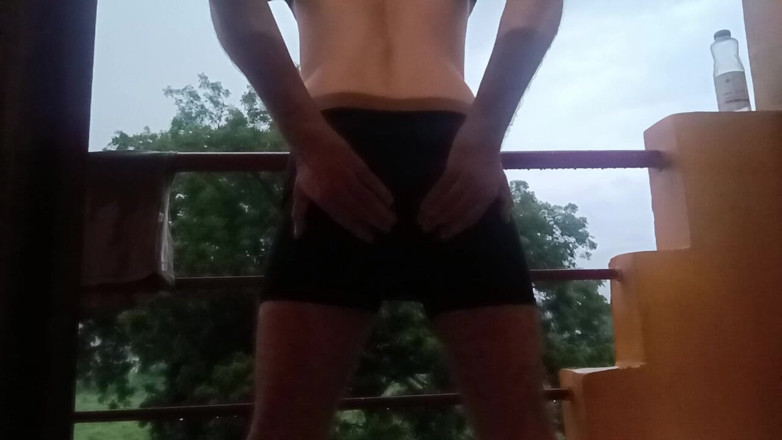 Desi shikha: Chuva adorável tempo nu na varanda indiana d si boy