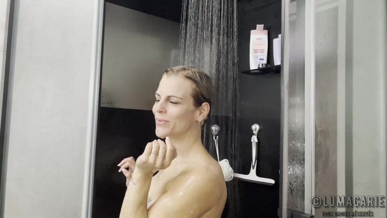 Lumacarie: Masturbace ve sprše