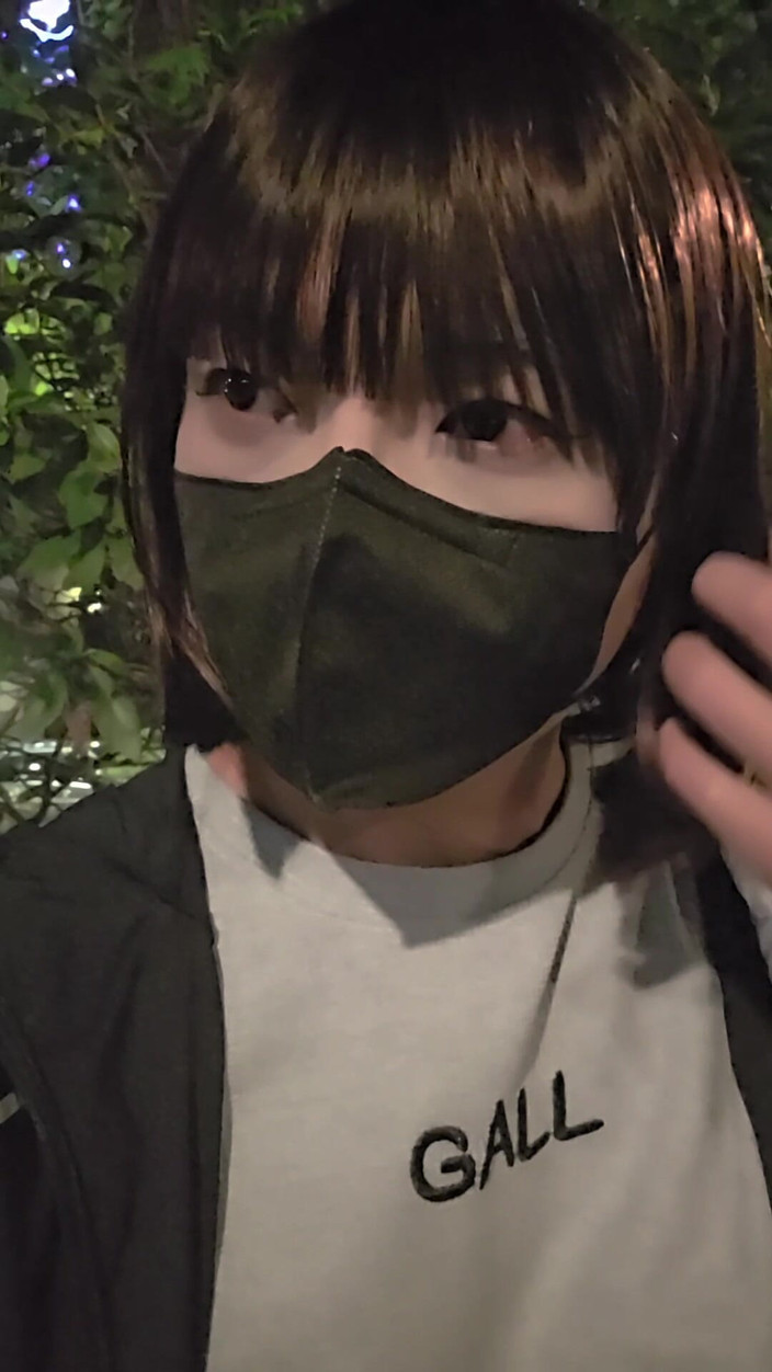 Taiwancdgirl: La sexy shemale Tingxuan se masturbe dehors et se lave...