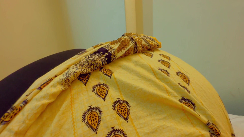 Aria Mia: 沙特熟女巨大的屁股和巨乳继母在酒店帮助继子全天性爱