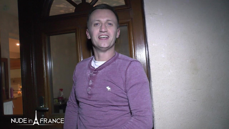 Nude in France: 존 돔에게 따먹히는 남편의 눈가리개를 한 젊은 와이프