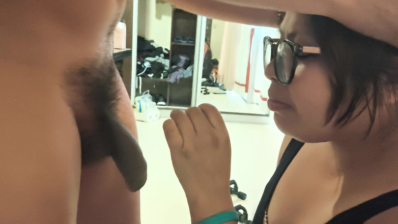 Moo DBOXXX: Esta madrasta solteira quer seu leite consertado no rosto, ela...