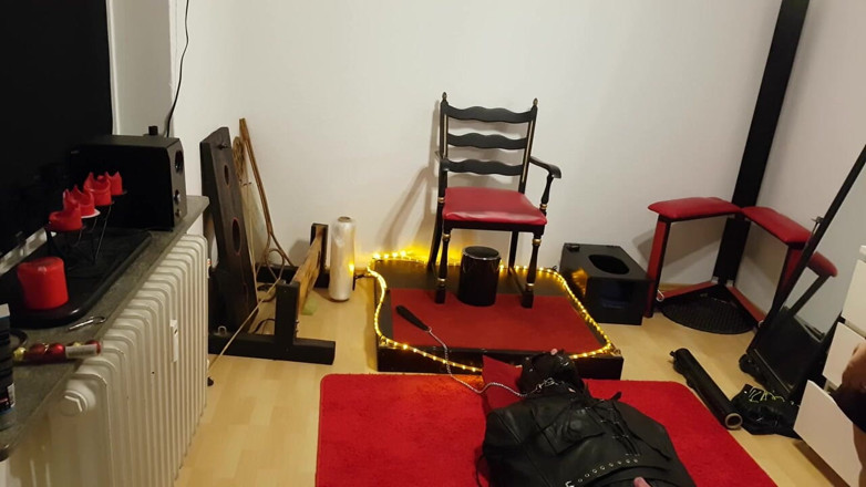 DOMINATRIX6: Curvilínea dominatrix entrega sentando na cara para seu escravo de...
