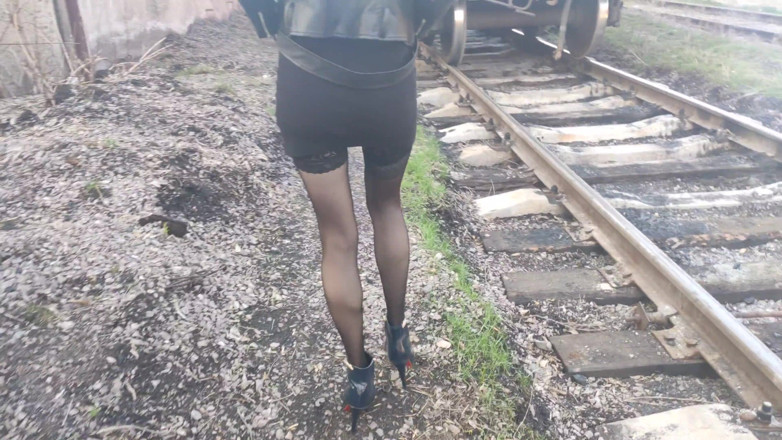 AnGelya G: Mengongkek awek panas dalam stiletto heels dan dalam stoking di...