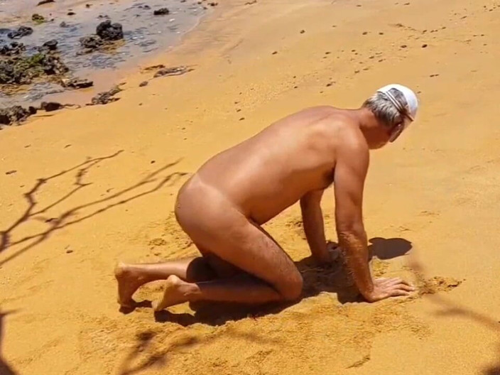 Ladysilvas: Ladysilva telanjang di pantai ayo entot pantatku yang serakah