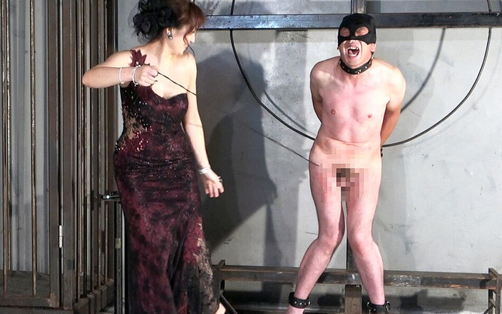 MistressLand: O pau gira como um top. a mestra puxa a...