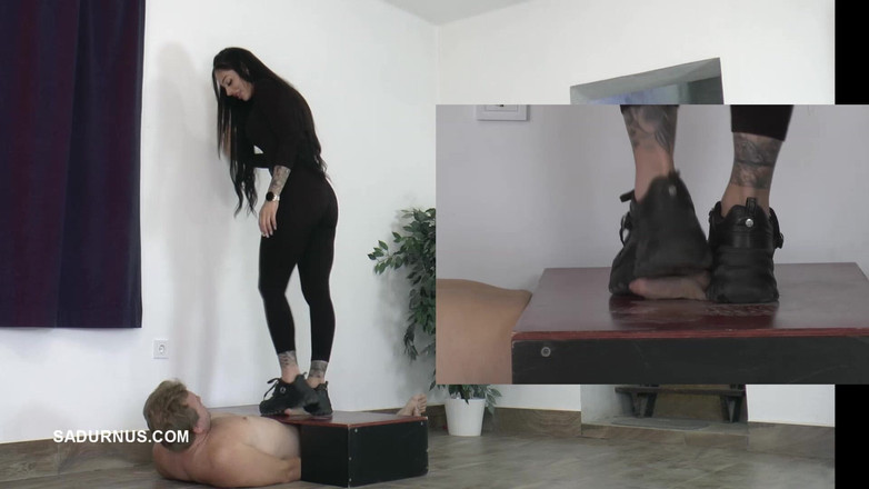 Sadurnus: Slave's Orgasms Under Mistress Cleo's Platform Shoe Pp
