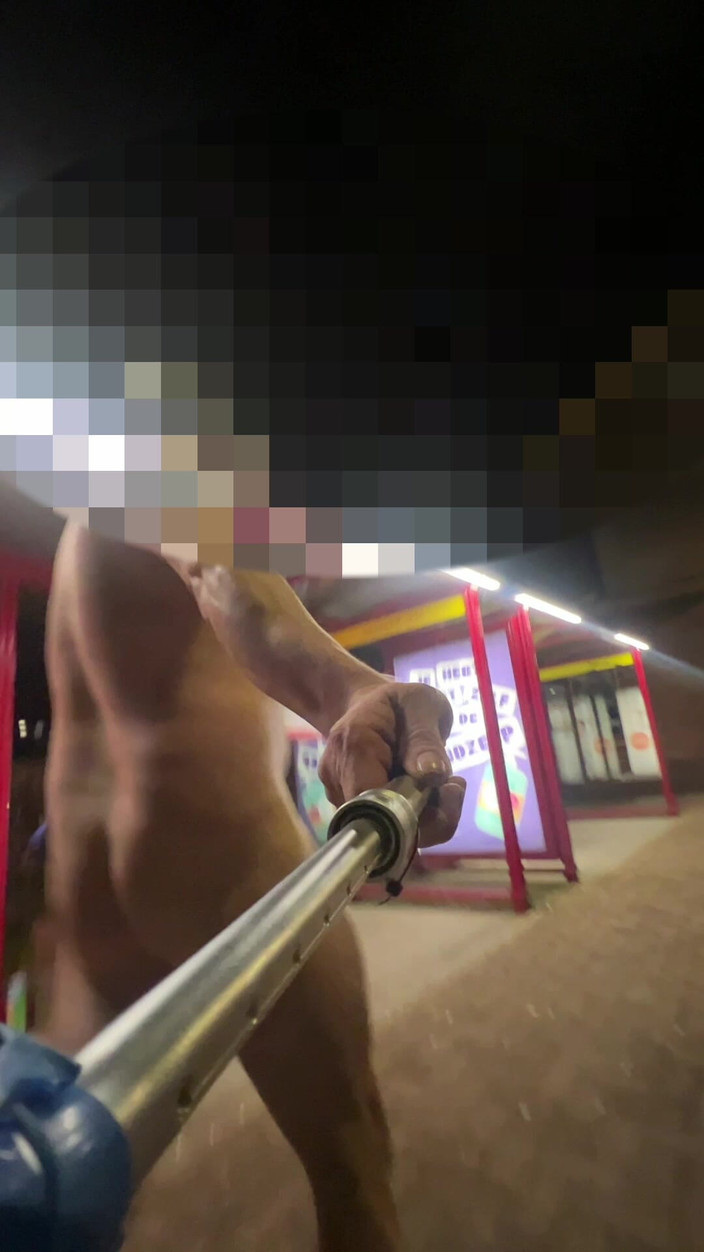 No limit cbt slave: Na zewnątrz nagi spacer stacji kolejowej