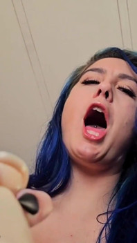 Fantasme exposé : première fois à sucer une bite pour ta copine