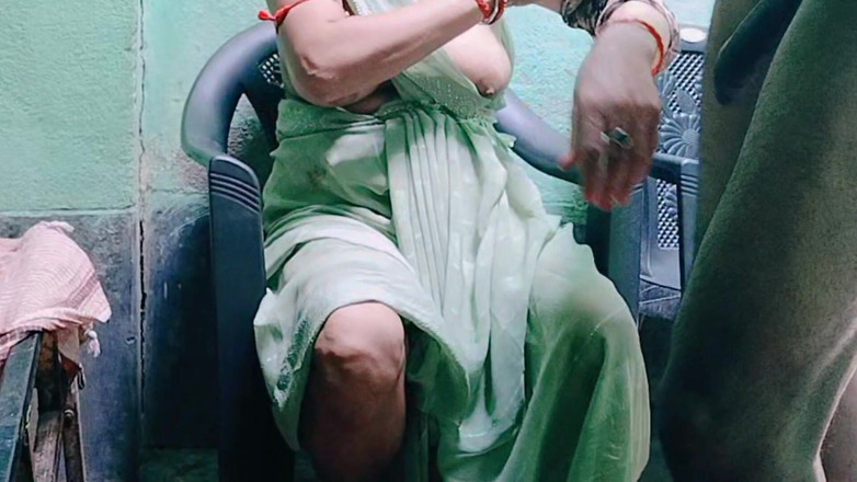 NituRandi94: Kozatá manželka šuká saje misionáře