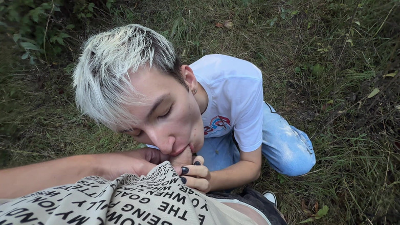 Sandro Jenner: सौतेले पिता ने कार में प्यारा ट्विंक गड़बड़ किया और उसके चेहरे पर सह