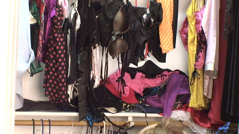 Anilos: Playing Dress up
