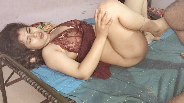 Sexy Girlfriend Girl: Ik deel een bed met mijn geile stiefzus, ik kom...