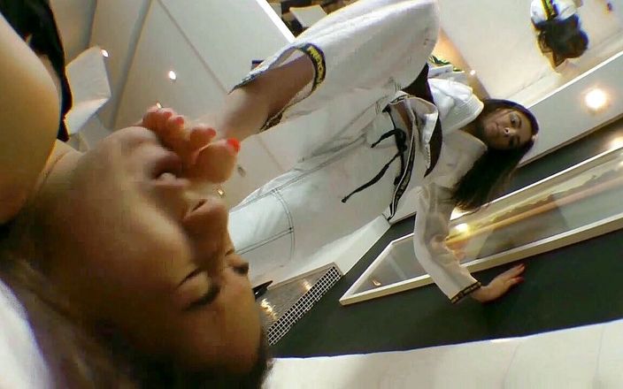 MF Video Brazil: Pandora Cruel和奴隶拍的空手卡特卡脚脸