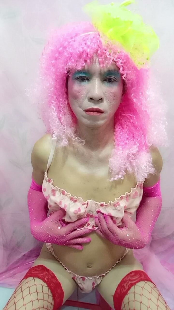 nguyen dang thien tri: Oanh le变性人穿着性感的衣服