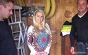 Czech Pornzone: Het blondie knullar med två främlingar i trädgårdshuset