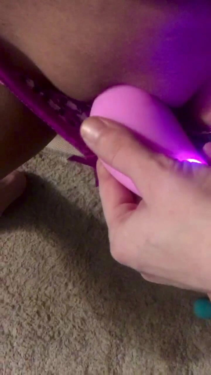 Tabitha Hoots: Сексуальна дружина мочить пизду, перш ніж чоловік трахає їй мізки