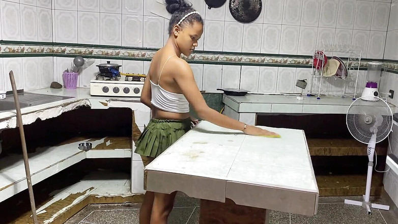 THELOVING1: जब वह किचन का आयोजन करता है तो मेरा बॉस मेरी चूत चोदता है और उसका साथी नहीं होता