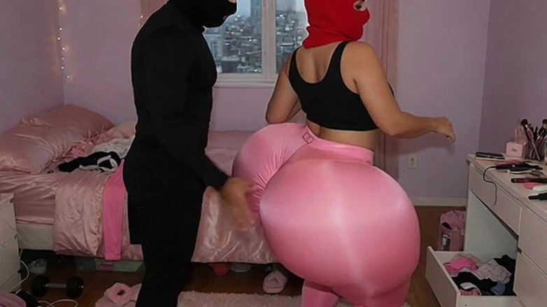 Animate golden: Big Ass Girl in Tight Pink Leggings Gets Pressed in...