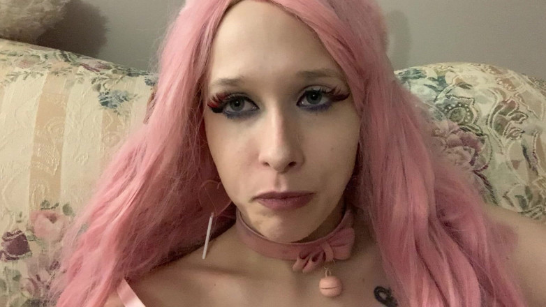 EmoDream1998: Soplando enormes burbujas rosas