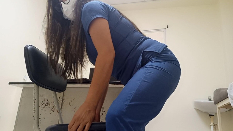 Martin13: 排他的！！ホットな看護師は職場のオフィスで自慰をする。このビッチは唯一無二だ