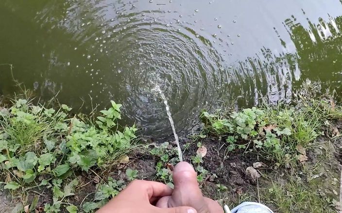 Idmir Sugary: Lång pissar till vattnet gör vatten bubblande
