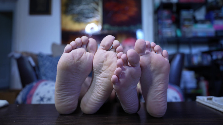 lilredvelvettt: Cucked by Our Feet