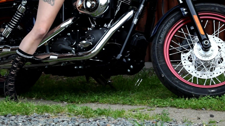 Public Entertainment: Tattooed stepmom on the bike