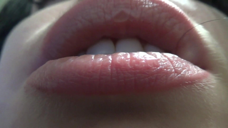 Goddess Misha Goldy: Große volle lippen, zähne und stöhnender fetisch!