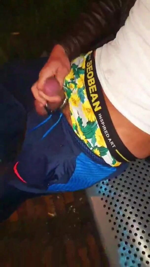 Slutboyben: Slutboyben Cam4 pe creier în aer liber III Exhibiționist